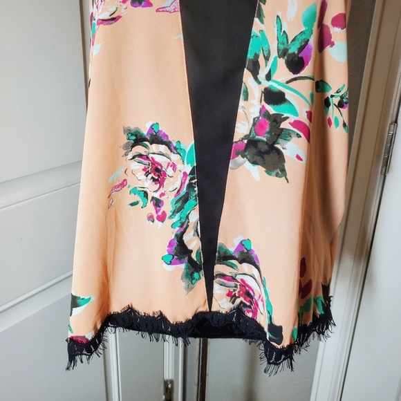 NWT Fab'rik Lila Triangle Inset Peach Floral Lace Trim Cami Women's Size Medium - Picture 16 of 16